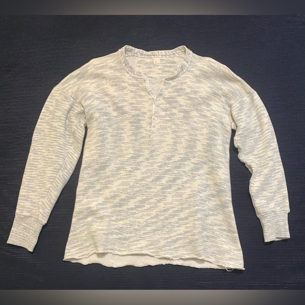 Vintage thermal Henley size M cool print!